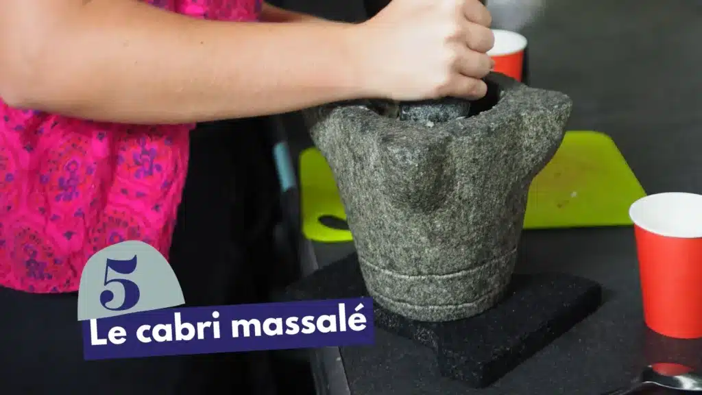 Cabri massalé réunionnais cuisiné en atelier de cuisine traditionnelle à La Réunion