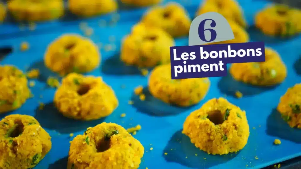 Bonbons piment réunionnais frits préparés en atelier de cuisine à La Réunion